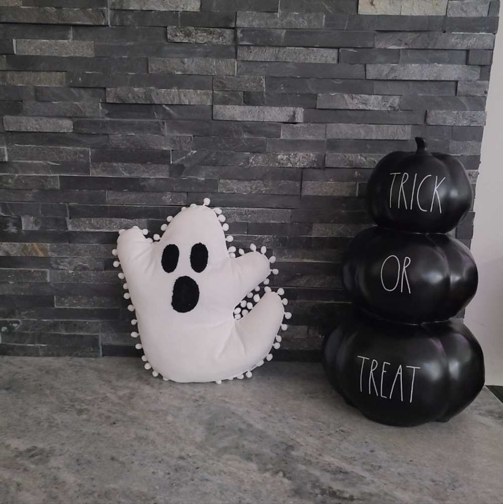 👻 New Halloween White Ghost Pom Pom Throw Pillow Embroidered Spooky Home Decor